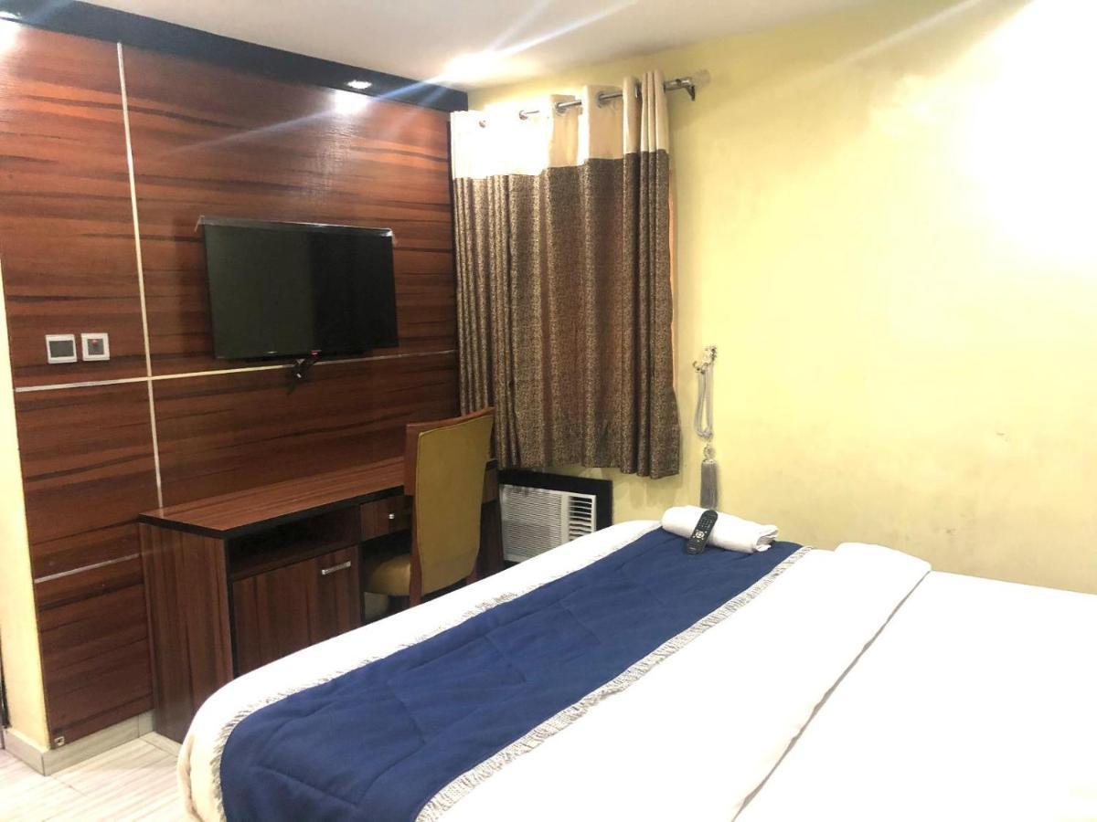 Six Diamond Hotel Ikeja Ngoại thất bức ảnh