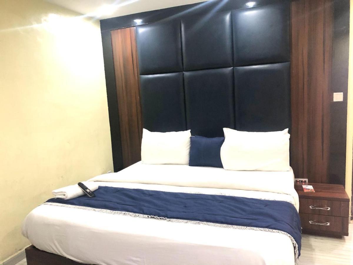 Six Diamond Hotel Ikeja Ngoại thất bức ảnh